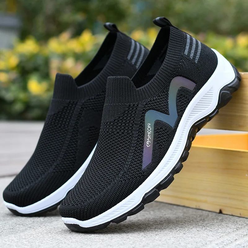 Hot selling knitted mesh men's sports shoes in spring and summer, soft sole, anti slip and wear-resistant dad's shoes