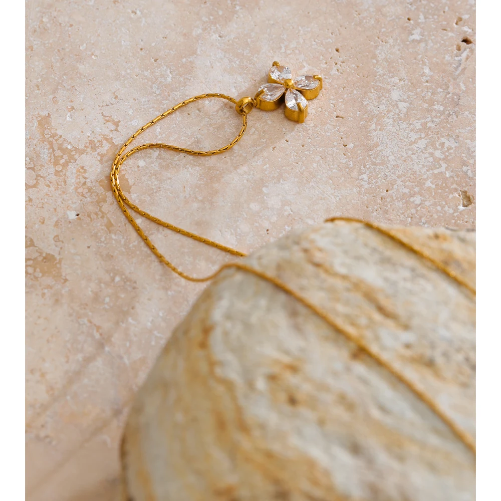 Yhpup Cubic Zirconia Necklace