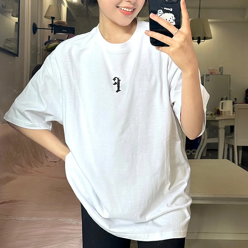 

Korean street loose t-shirt with a female niche design featuring minimalist letters versatile and stylish couple short sleeves