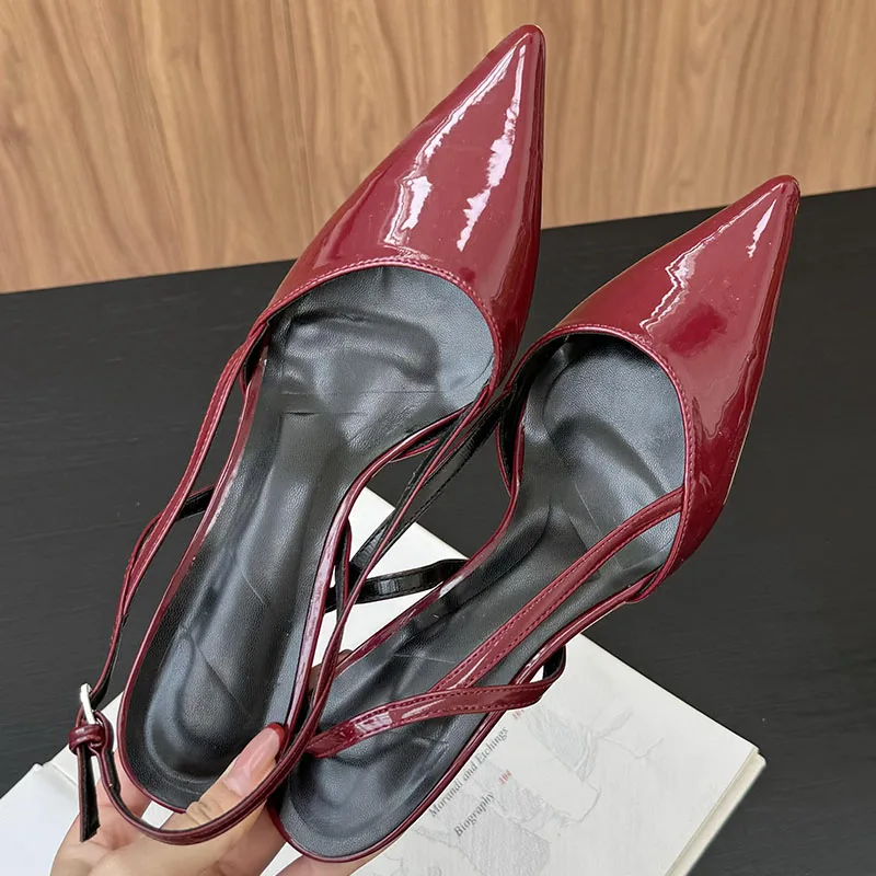 2025 新しい履物ワインレッドの女性はヒールの靴女性のバックル