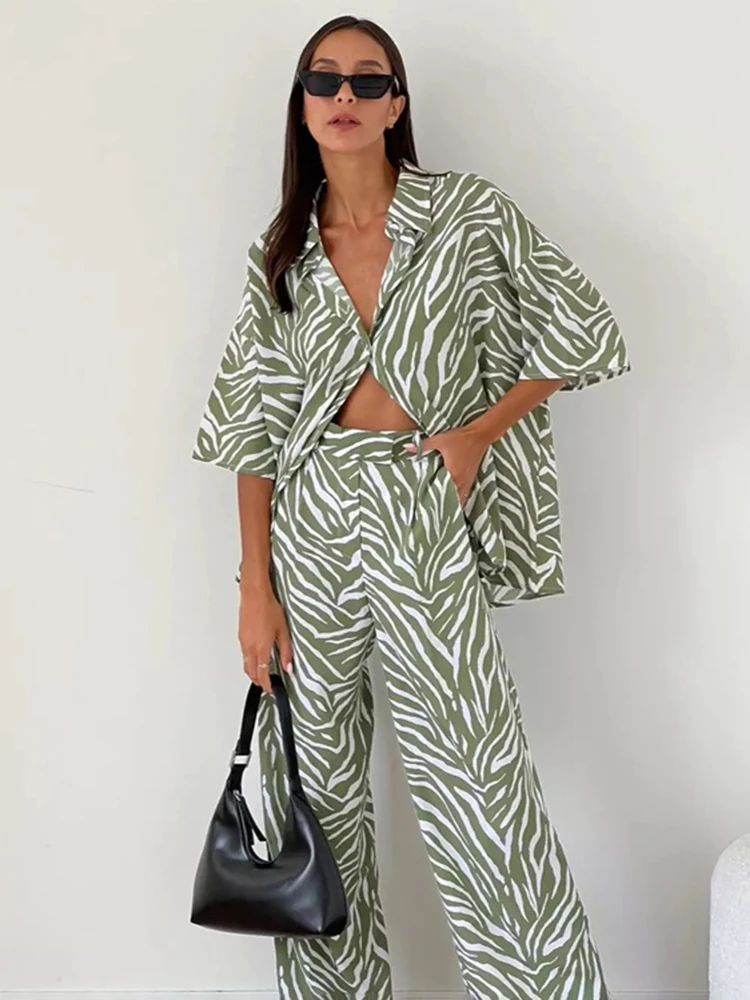 

Женский комплект из 2 предметов, атласная рубашка с коротким рукавом и брюки с высокой талией, в полоску