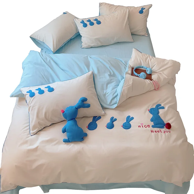 

Brushed Four Piece Set of Pure Cotton Bed Sheets with Embroidered Childlike Fun Bunny Quilt Cover for Warmth and Thickening