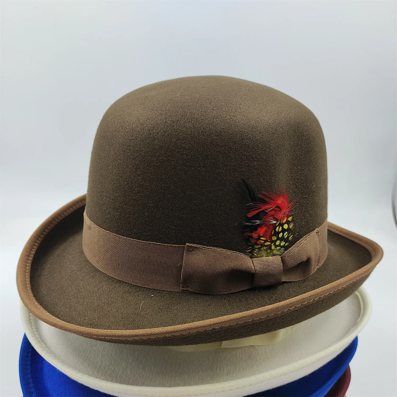 2023 New High Quality Man Fedora Unisex Gentleman Round Top Cap Cosplay Feather Accessories Derby Bowler Hat British Shape Hat 2