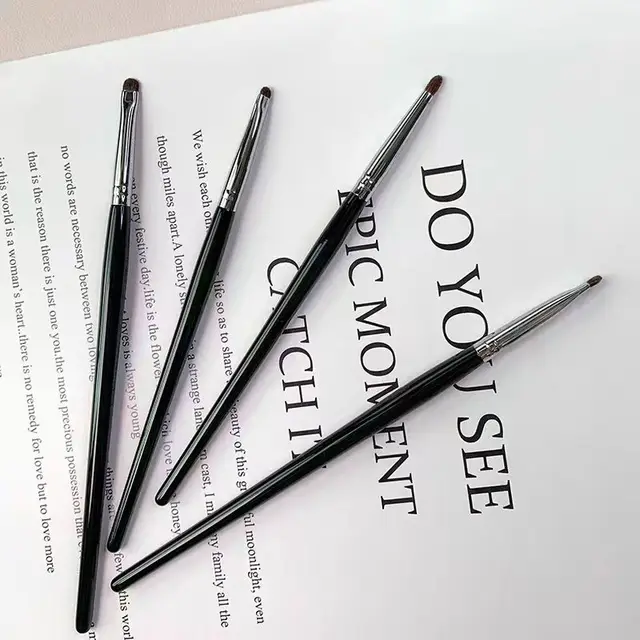 Horse Hair Eye Detail Makeup Brush Small Eye Shadow Brush Eyeliner Brush Smudge Brush for Precision Makeup Application