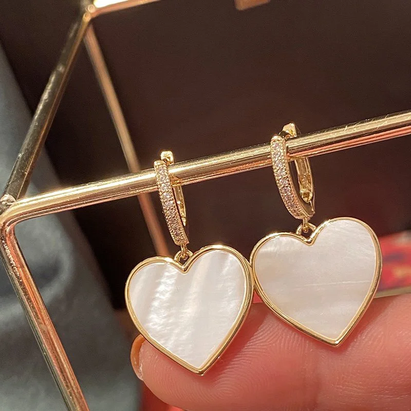 2022 Hot Brand White Fritillaria Love Dirty Earrings Earrings Simple And Generous Fashion Versatile Golden Banquet ExquisiteEar
