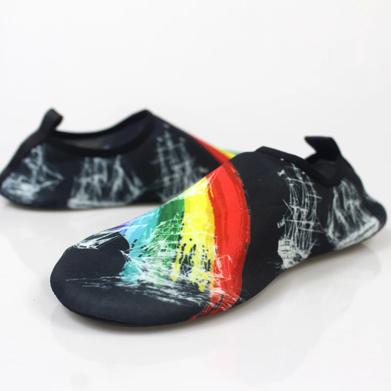Big foot beach shoes men\'s and women\'s swimming shoes seaside outdoor quick drying sandals women\'s wading shoes non slip