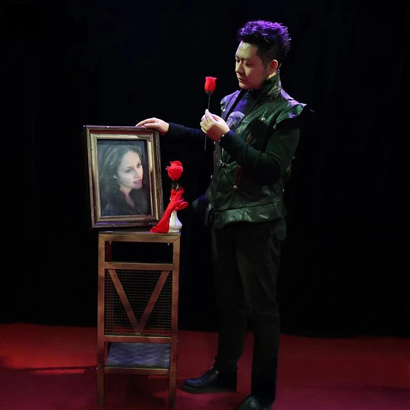 

Portrait To Newspaper Magic Tricks The picture frame changes into a portrait Professional Magician Stage Illusion Gimmick Props