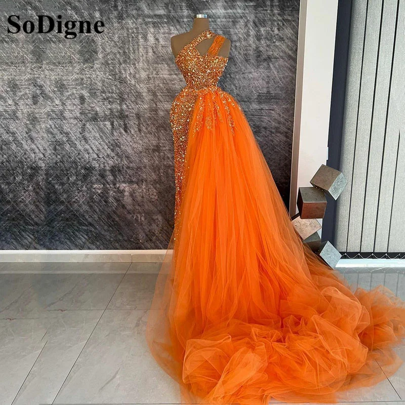 

Платье вечернее атласное на одно плечо, с разрезом сбоку