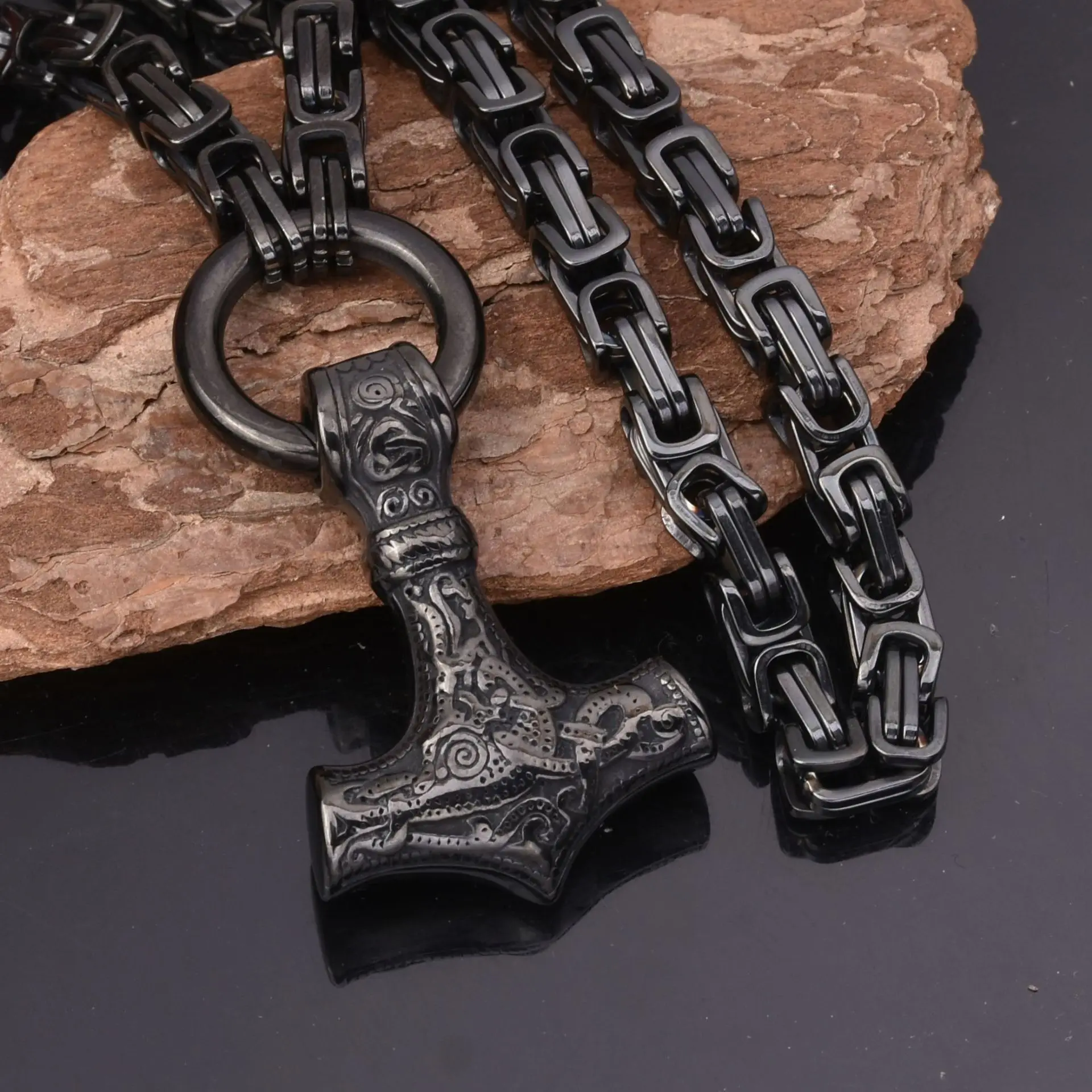 Vintage accessories, domineering Thor hammer pendant necklace for men