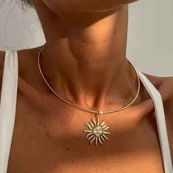 قلادة رفيعة من المعدن الذهبي 1