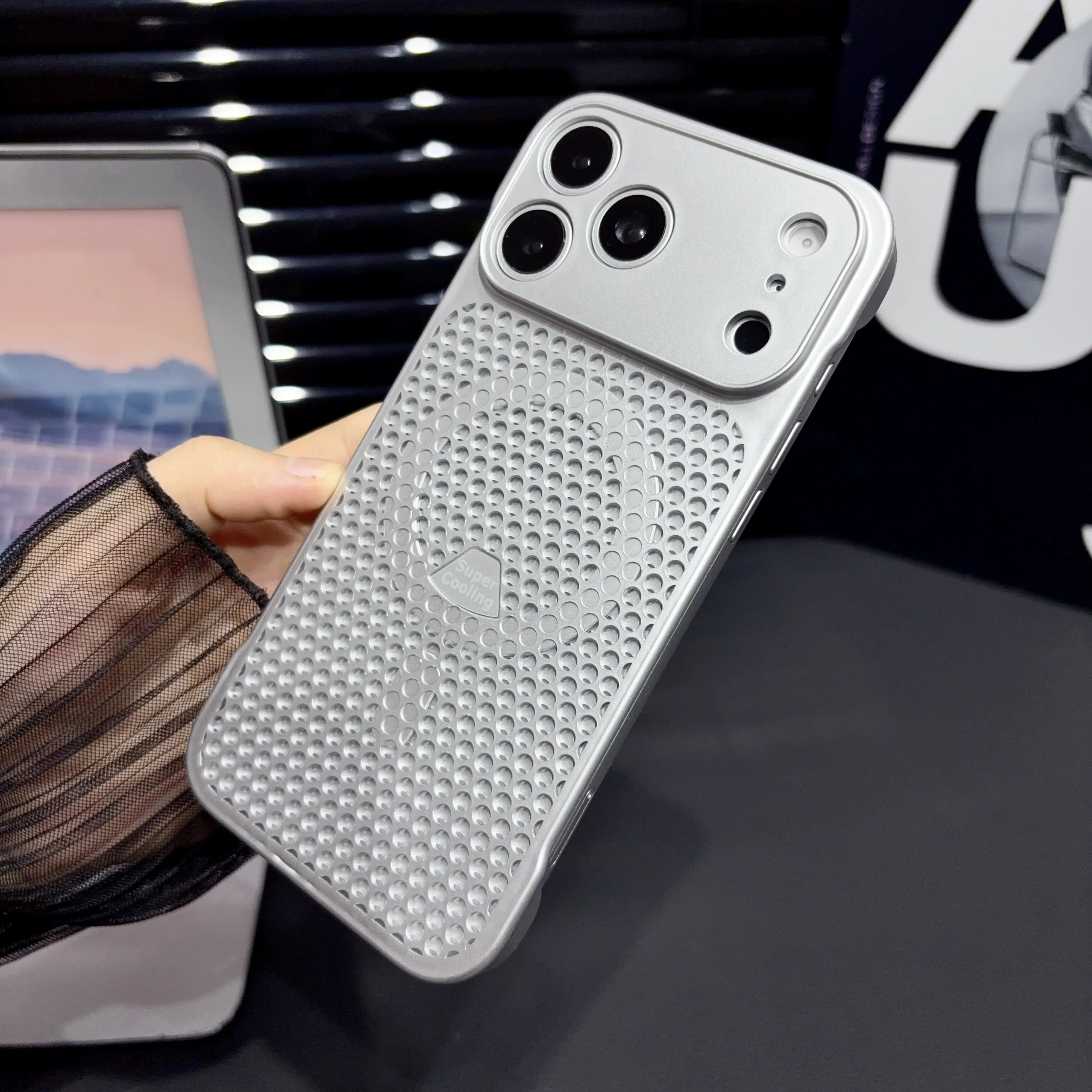 Ultra-Thin Honeycomb Mesh Magnetic Phone Case - Breathable Protective Cover