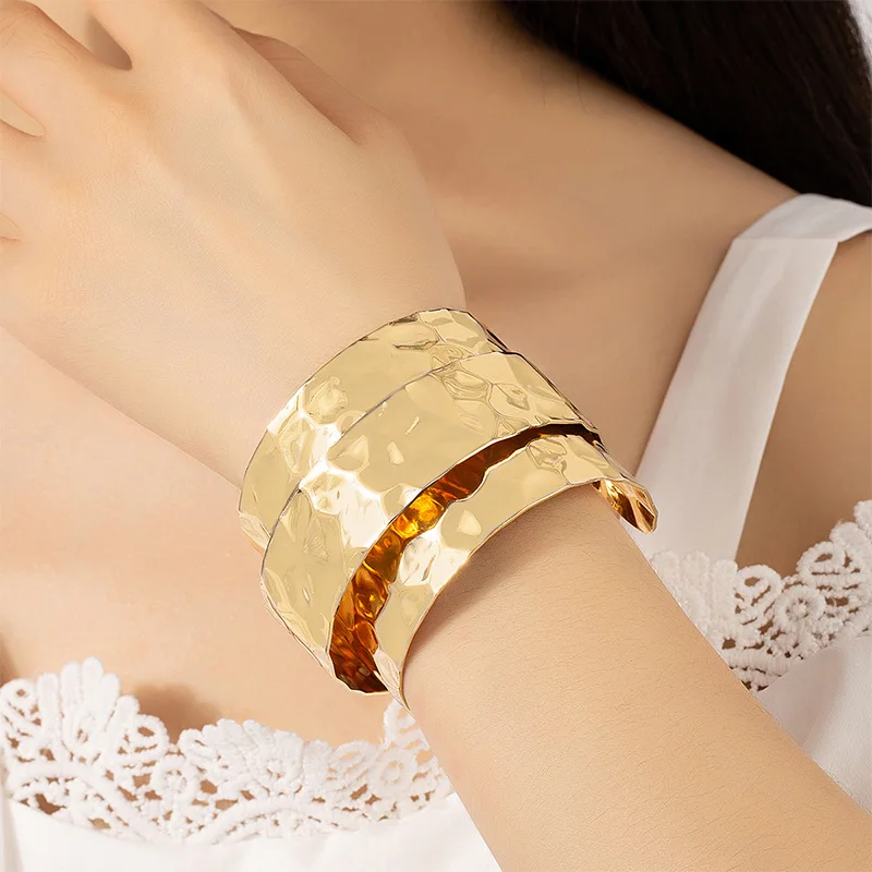 

Renya New Design Hammer Wide Punk Metal Open Cuff Bangles Gold Plated Layered Open Cuff Bracelet for Women Girls Party Jewelry