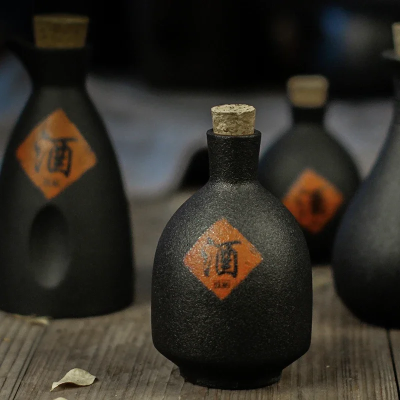 Japanese-Style Ceramic Sake Bottle Antique Yellow Rice Wine Jar Small Liquor Cup Traditional Design Decor Flagon for Home