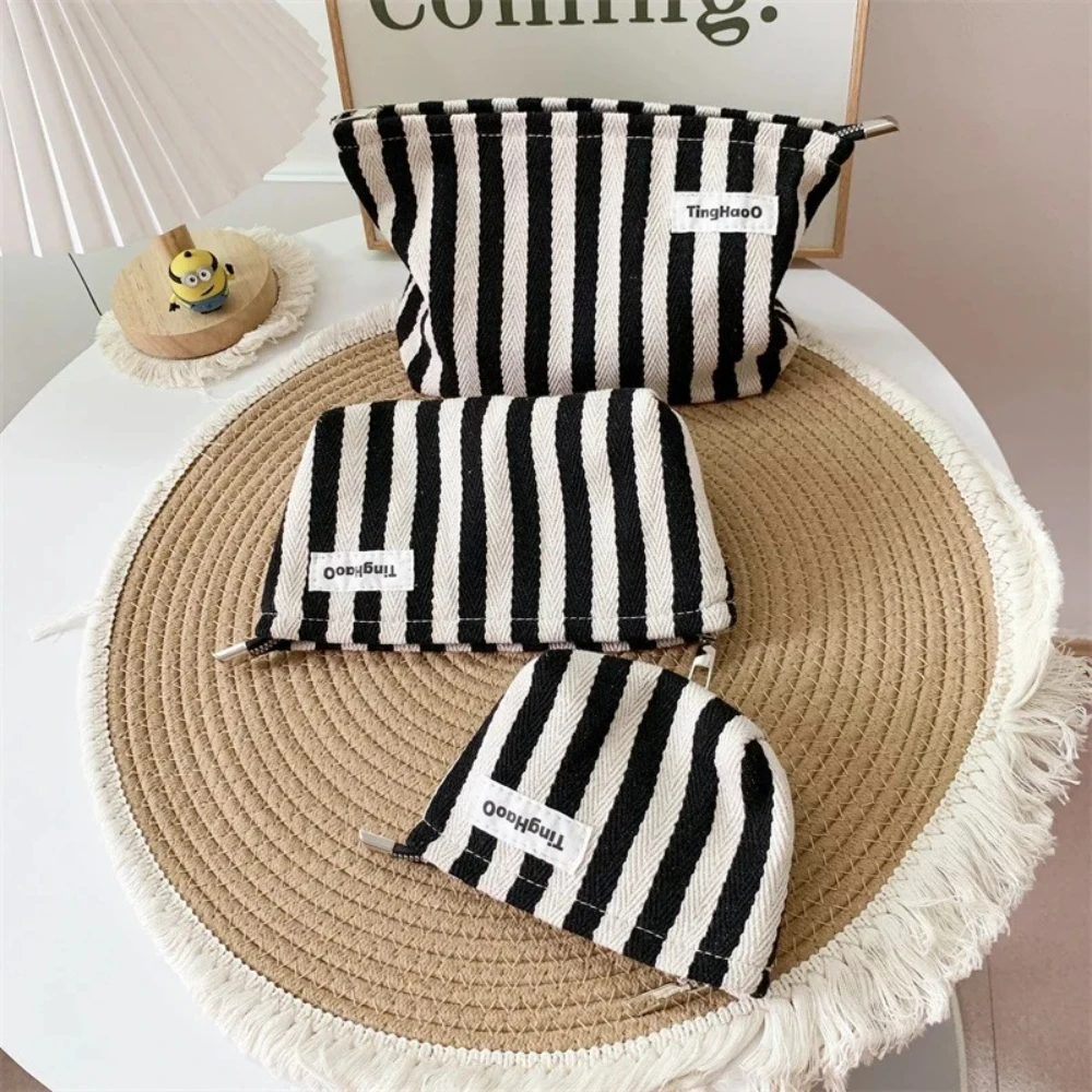 Fashionable Dumpling Bag Portable Lipstick Earphone Storage Bag Coin Purse for Women Mini Exquisite Zero Wallet Lightweight and