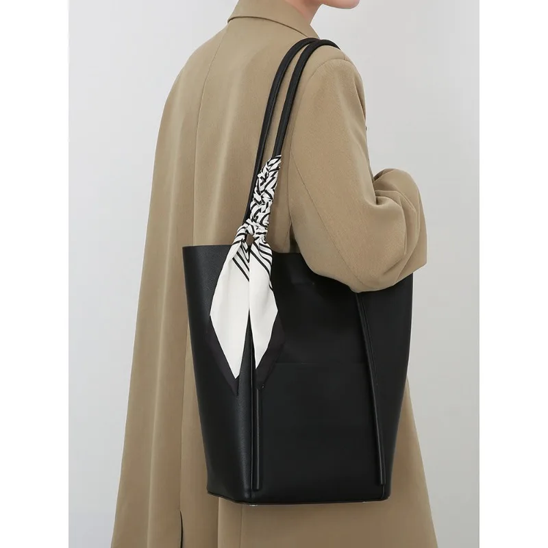 Large Capacity Shoulder Bag Daily Commuter Tote Bag Fashion Handbag 2023 Autumn Winter Bucket Bag Solid Color PU Faux Leather