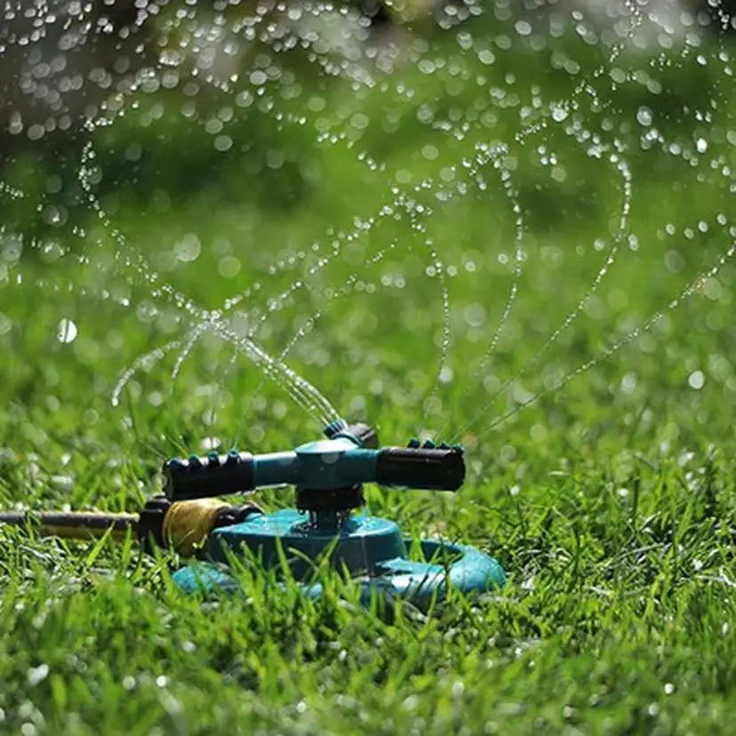 1 Pcs Lawn Small Disc Sprinkler Three Pronged Rotatable Plastic Sprinkler 360 Degree Rotating Water Spray
