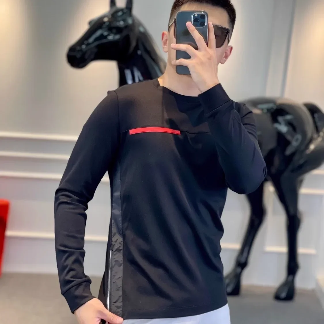thumbnail image 1 of Suéteres de hombre, capa base, sudaderas negras coreanas de otoño, sudaderas casuales a granel, manga larga, camiseta de lujo normal XL de alta calidad para hombres, 1 of 5