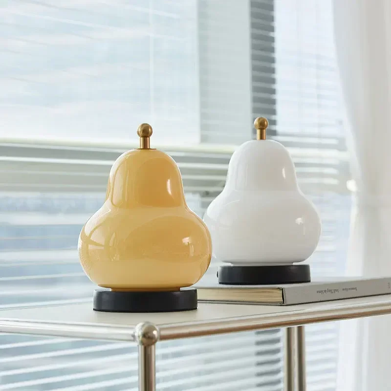 

Прикроватная лампа для спальни, Компактная настольная лампа в виде кремовой груши, простой заряжаемый портативный высококачественный декор для создания атмосферы в гостиной