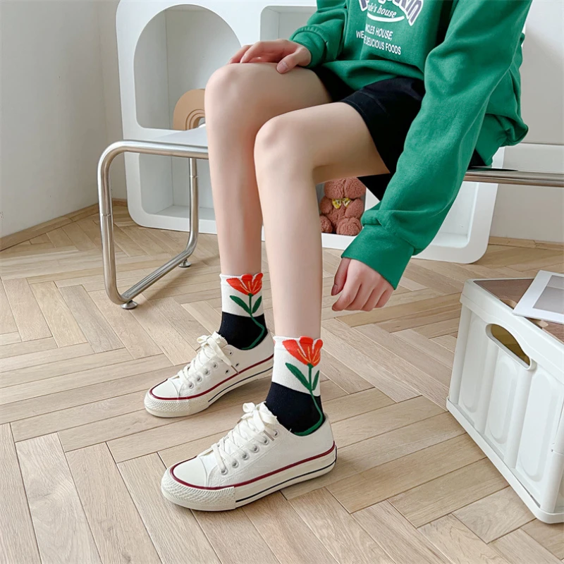Japanese Korean Style Cartoon Tulip Flower Cute Socks Women Streetwear Skate Harajuku Kawaii Socks Autumn