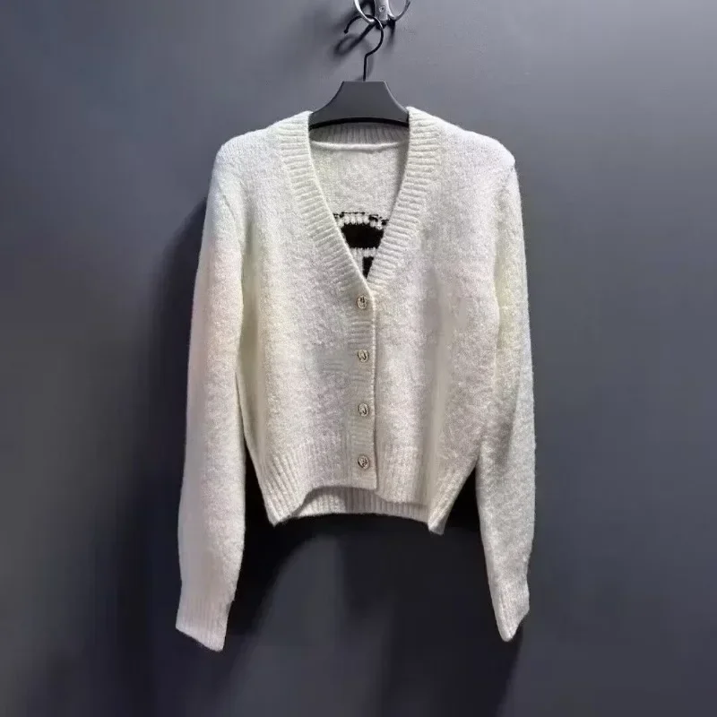 

2023 Golf Thickened Warmth Women's Knitwear Cardigan Fashion Noble