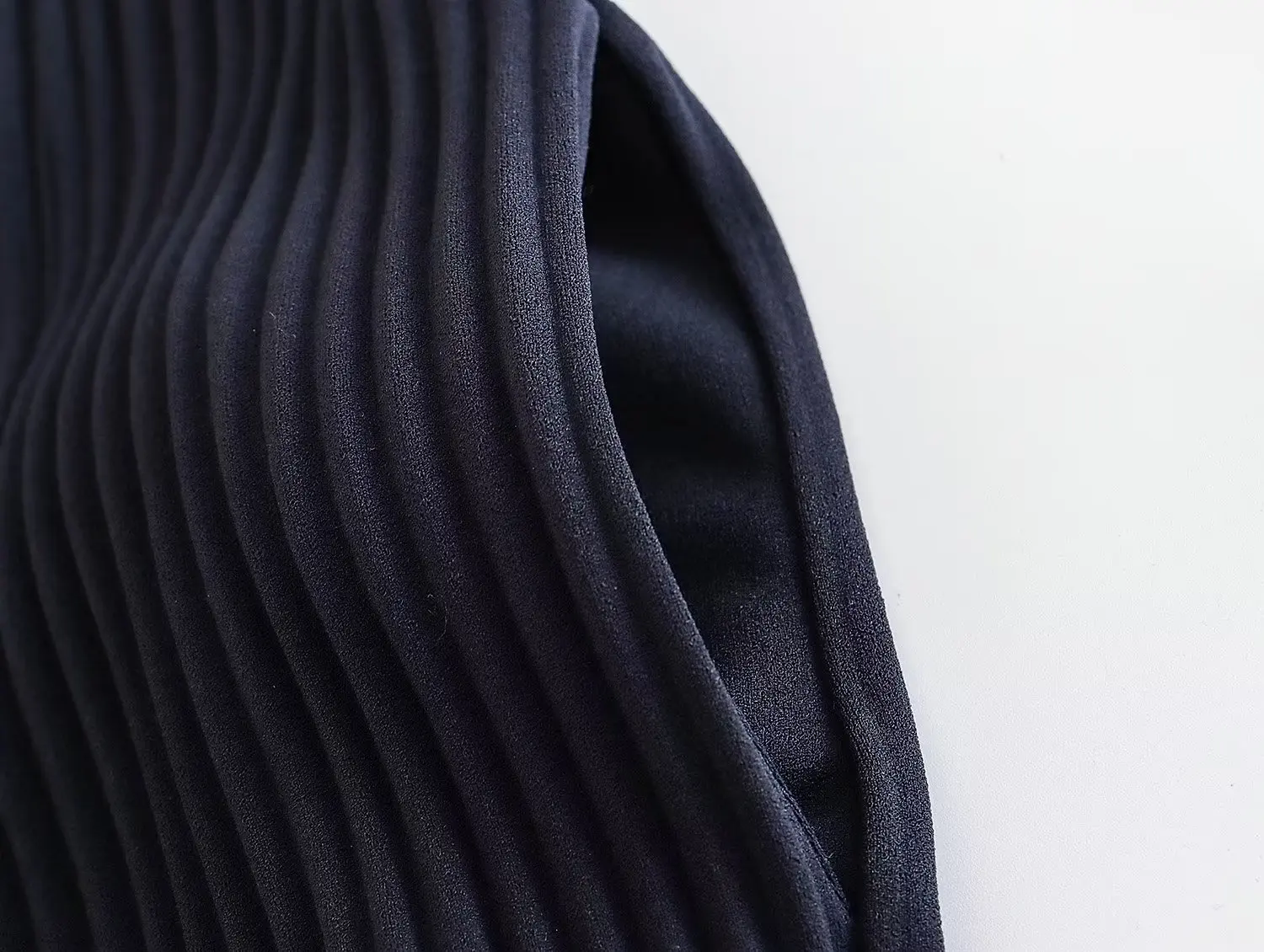 Withered French Elegant Navy Blue Knit Pleated Jumpsuit Fashion Ladies Casual Commuter Sleeveless Jumpsuit Overalls Women