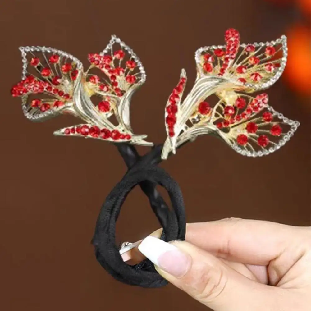 Рисунок 5 - Женская заколка для волос с цветами