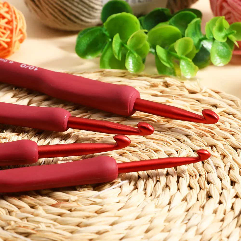 Red Crochet Hooks Set Aluminum Crochet Needles Silicone Handle Ergonomic Knitting Croche Set 2.0-6.0mm Women Gift crochet kit crochet hooks crochet needles