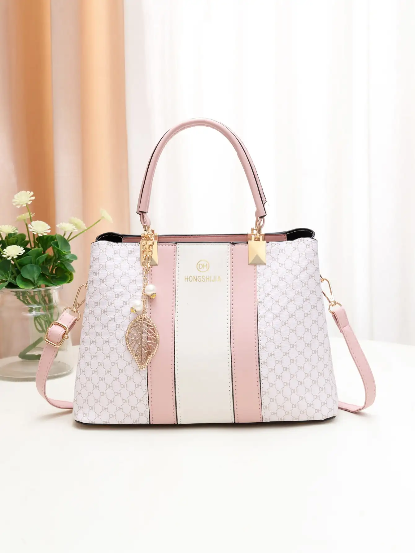 حقيبة الأم النسائية الناضجة والأنيقة بكتف واحد، وح...