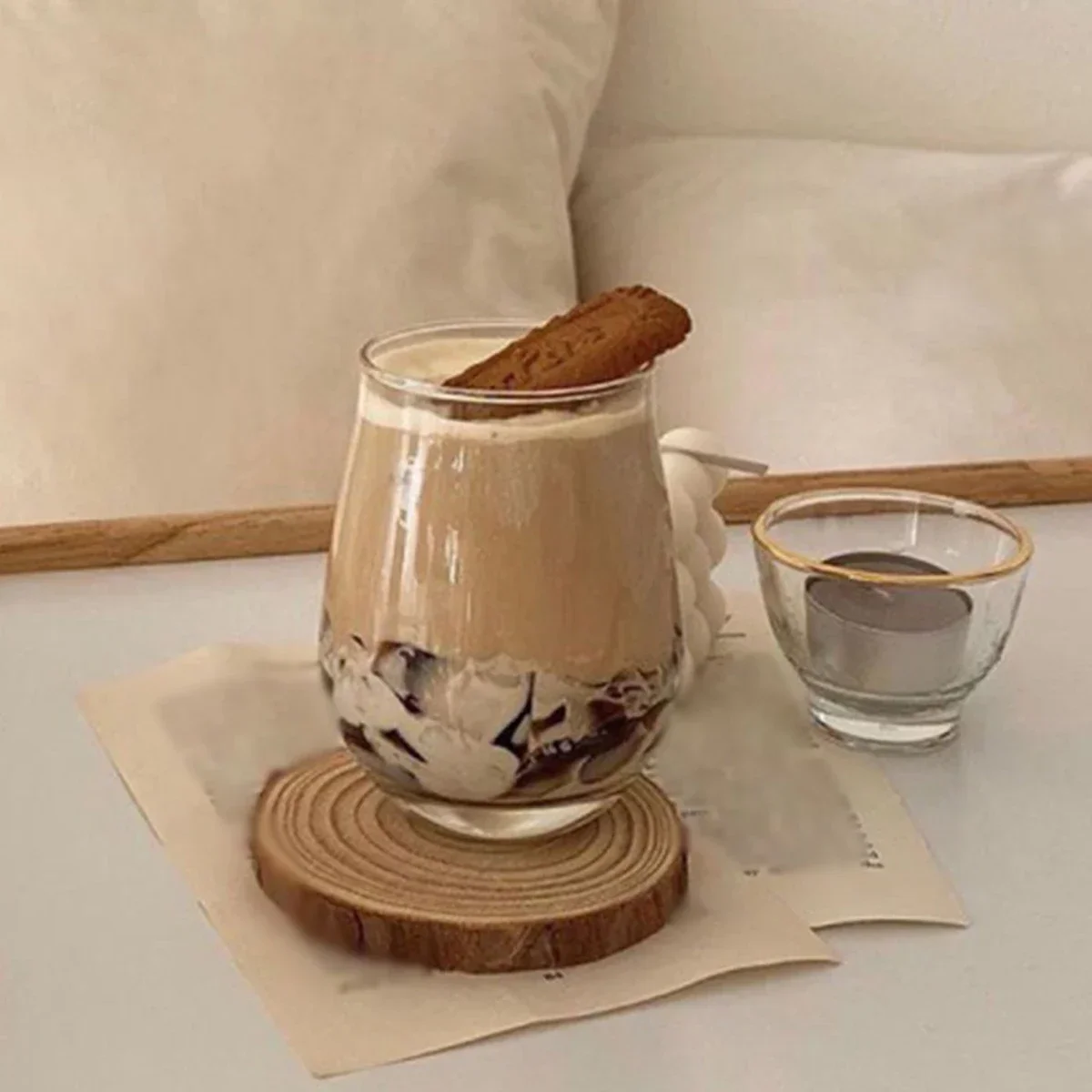 Unfinished round wooden coasters, round natural wood chips with bark, and hand-painted annual ring logs made of diy materials