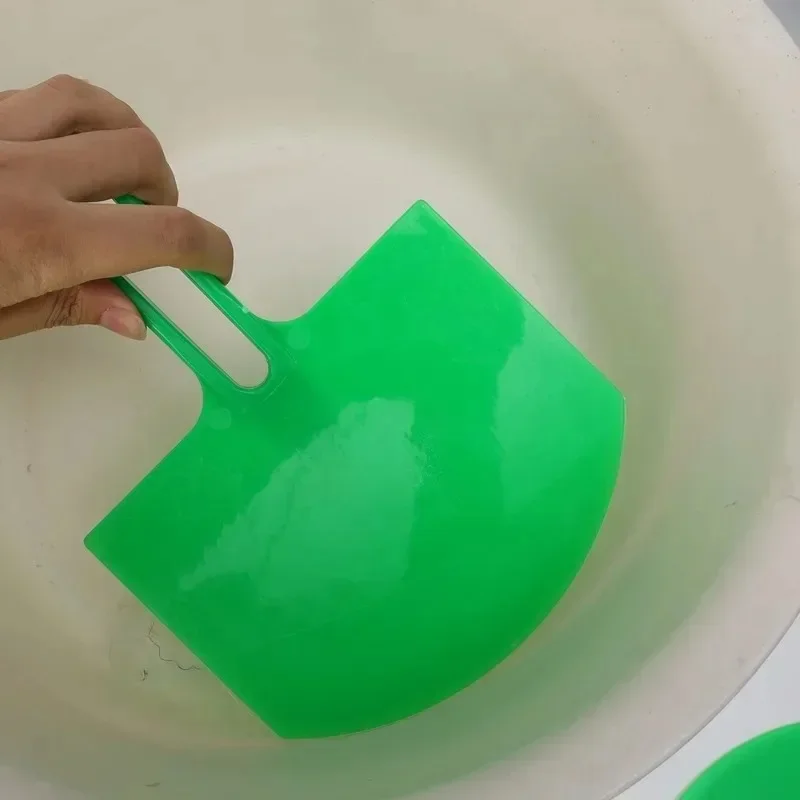 Description Picture 4 of item4/1pcs Curved Bucket Scoops Putty Knife Scraper Spackle Paint Drywall Finishing Plaster Scraping Decals Patch Construction Tools