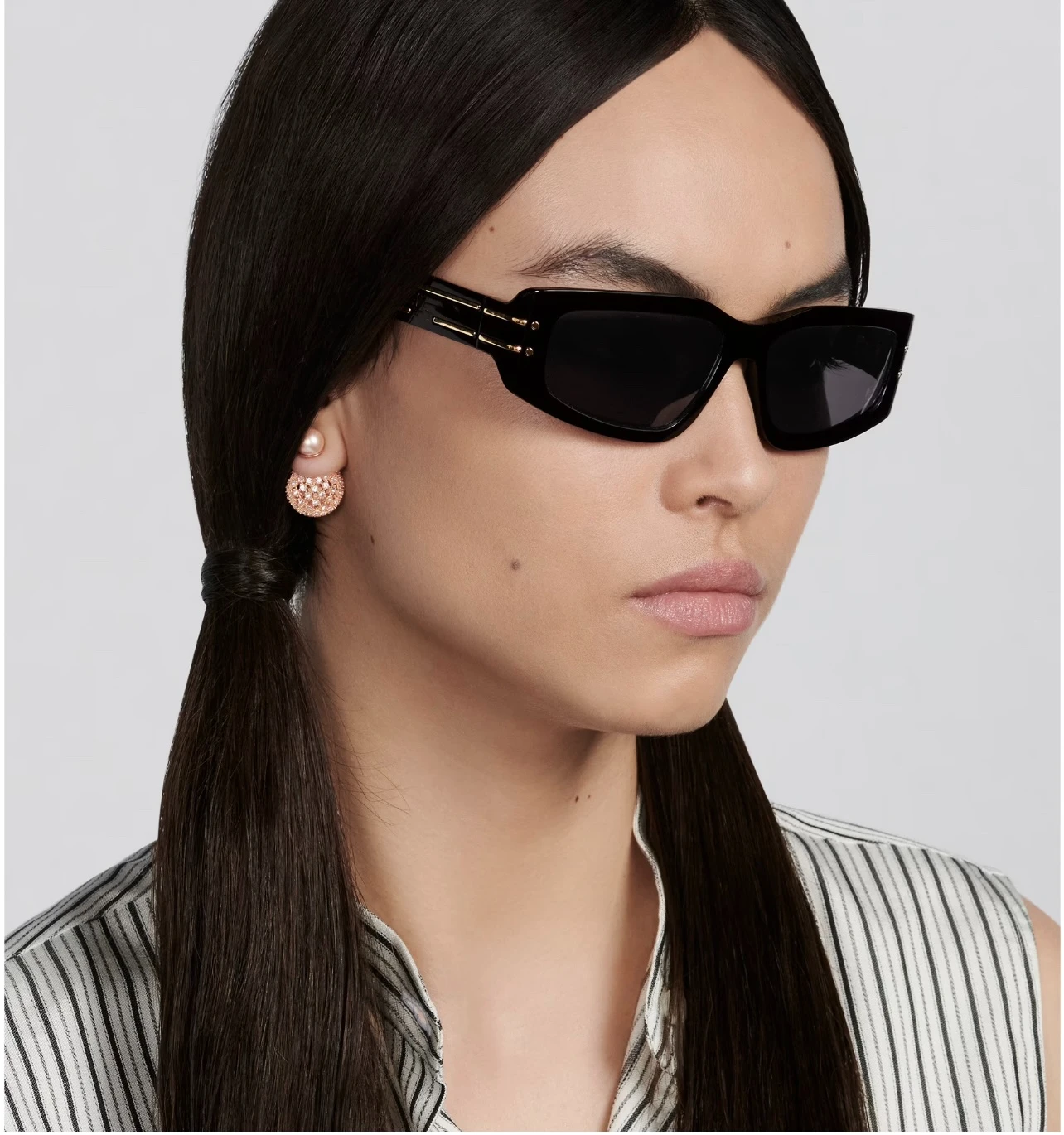 

2023 Latest Fashion Sunglasses Show Style Sunglasses for Women's Goddess Essential Glasses Signature S9