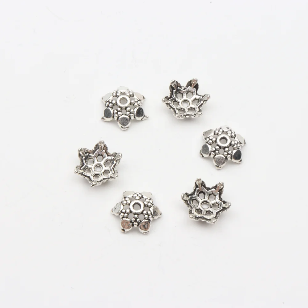 50 stücke alte silberne sechseckige Schneeflocke nform mit Löchern Legierung Metall dichtung Blume für Schmuck machen Großhandel DIY Zubehör