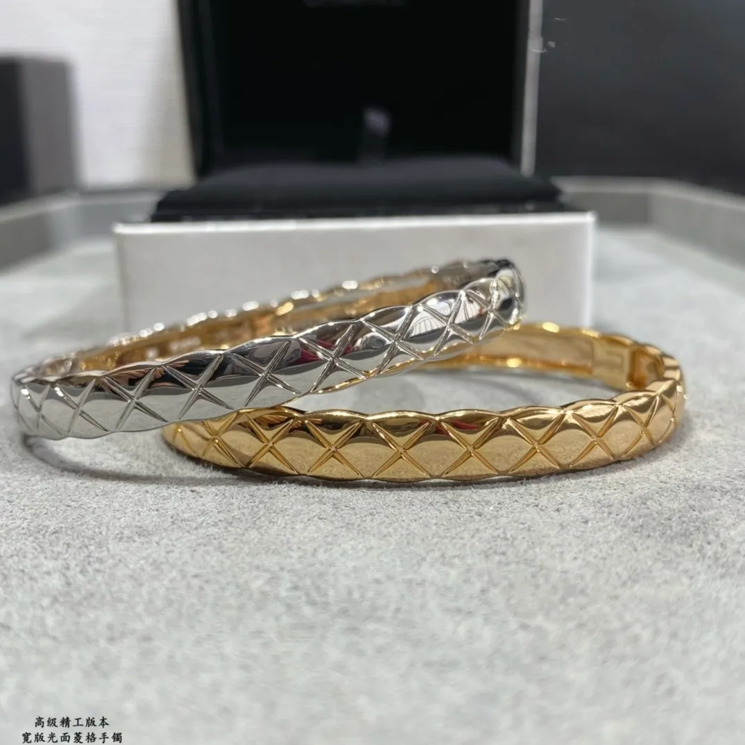 European and American high-quality fashionable zircon inlaid diamond wave pattern personalized bracelet for women's gift party