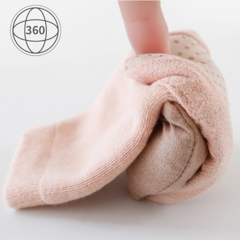 Рисунок 4 - Носки для новорожденных девочек