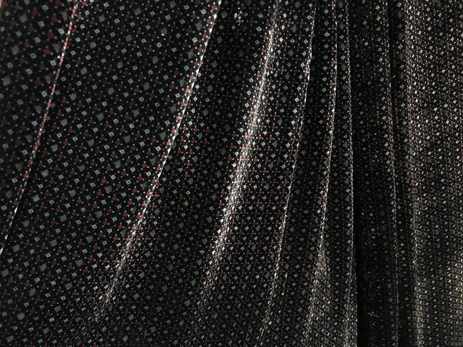 

Высококачественная Вельветовая одежда из натурального шелка, белая и красная небольшая дизайнерская бейсбольная рубашка с геометрическим узором и вырезами