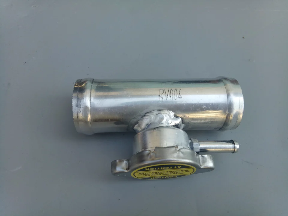 Cuello De Llenado En Línea Para Radiador, 38 Mm, 1‑1/2 Pulgadas De Diametro Exterior Con Tapa De Visualizacion De Temperatura Superficie Pulida De Aluminio T6061 Para Automoviles