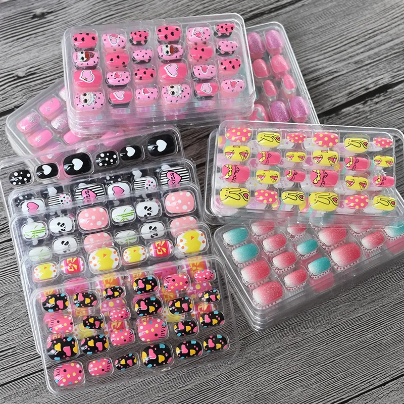 24pcs/box bonbóny děti falešný dráp kreslený plný obal tisk na falešná hřebíky tipy kawaii akryl umělý nehty pro holčičky