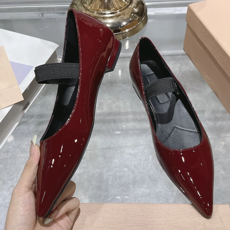 Рисунок 3 - Женские кожаные туфли с острым носком