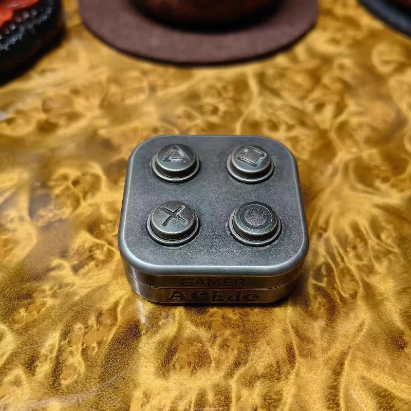 

Second-Hand out-of-Print Acedc Four-Button Push Gamer White Copper Material