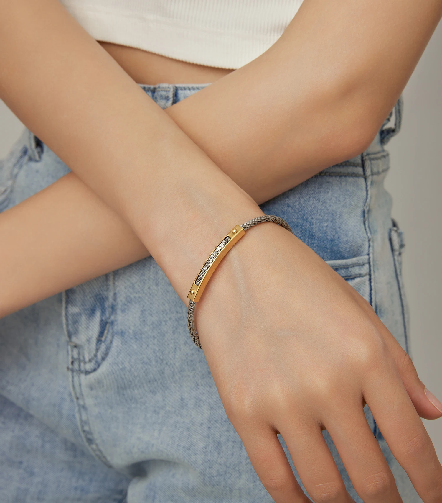 Trendy Braided Wire Bracelet with Metal Bar Accent - Durable Magnetic Lock Jewelry for Men & Women