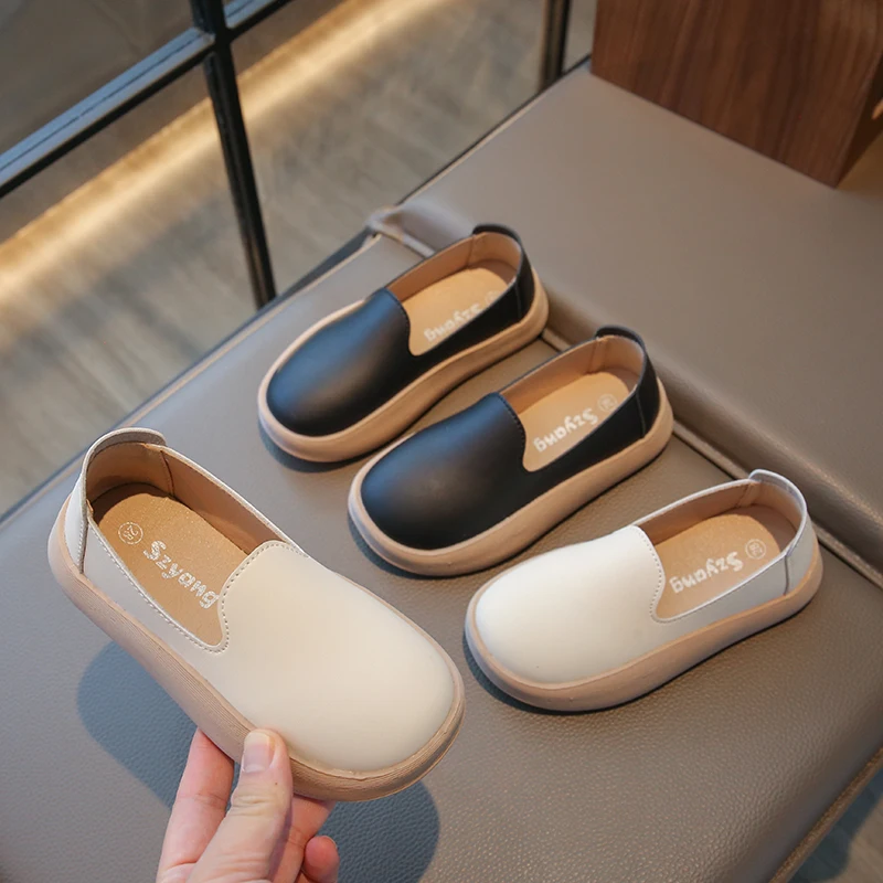 

2023 boys casual shoes Versatile soft solid color slip-on girls Moccasin shoes children fashion round-toe Britain PU kids shoes