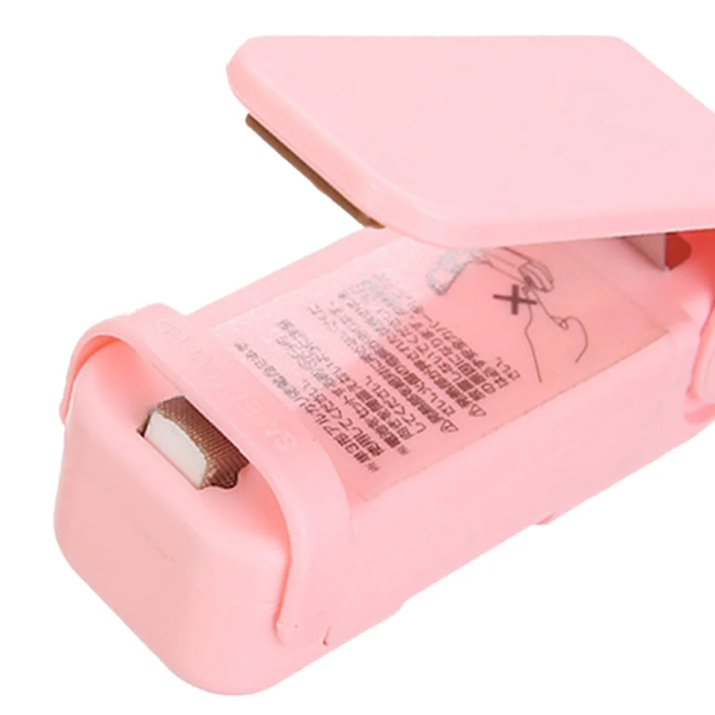 Portable-Bag-Clips-Home-Heat-Sealing-Machine-Vacuum-Bag-Sealer-for-Packaging.jpg Hordozható Táska Klipek Otthoni Hő Tömítőgép Vákuumzsákos Tömítőanyag Csomagoláshoz - Image 5