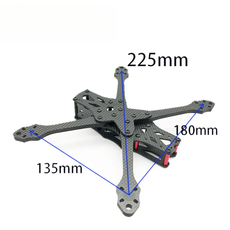 Détail des bras en carbone du châssis APEX 5 pouces FPV, avec les trous de montage pour moteurs et le design renforcé.