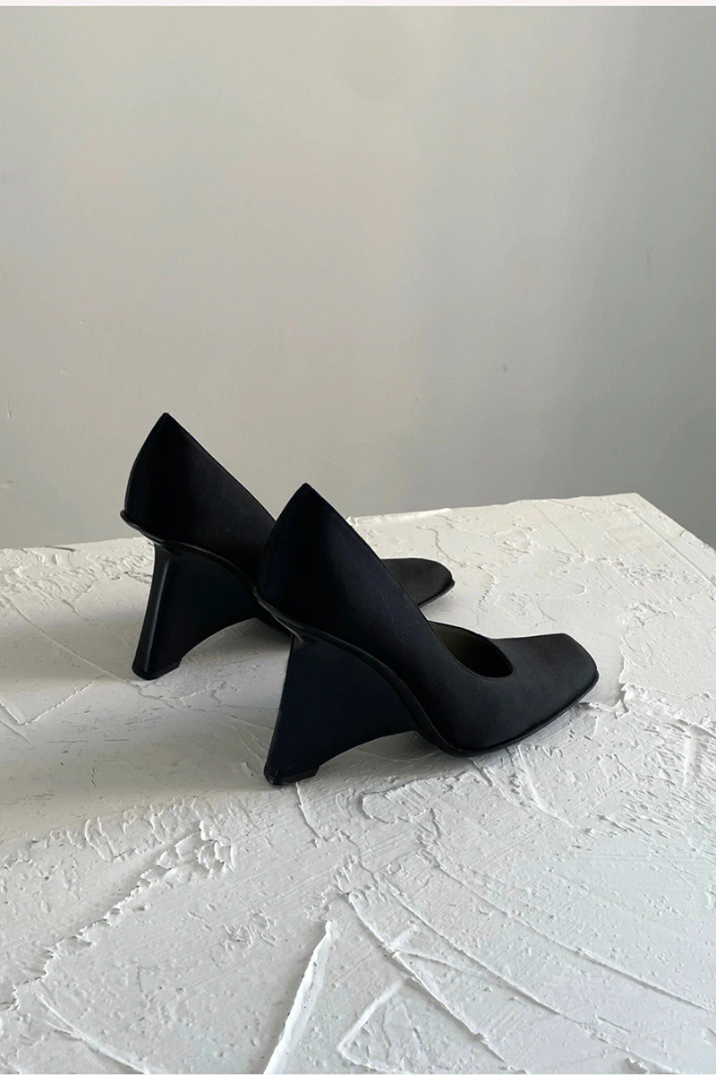 

2023 New spring and summer black vintage elegant lazy style special-shaped high-heeled women's shoes