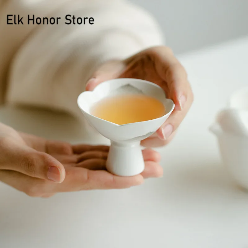 2 Pz/Lotto Creative Three Petal Flower Ceramic High Foot Cup Vista Giapponese Mountain Master Cup Tazze Household Kung Fu Tea Set 30Ml