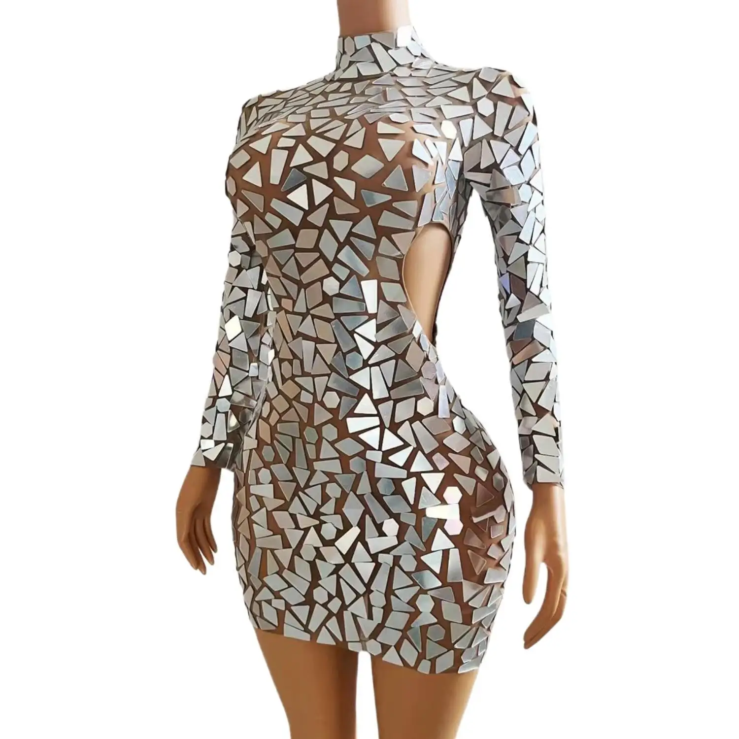 Рисунок 2 - Блестящее Серебряное платье с вырезами