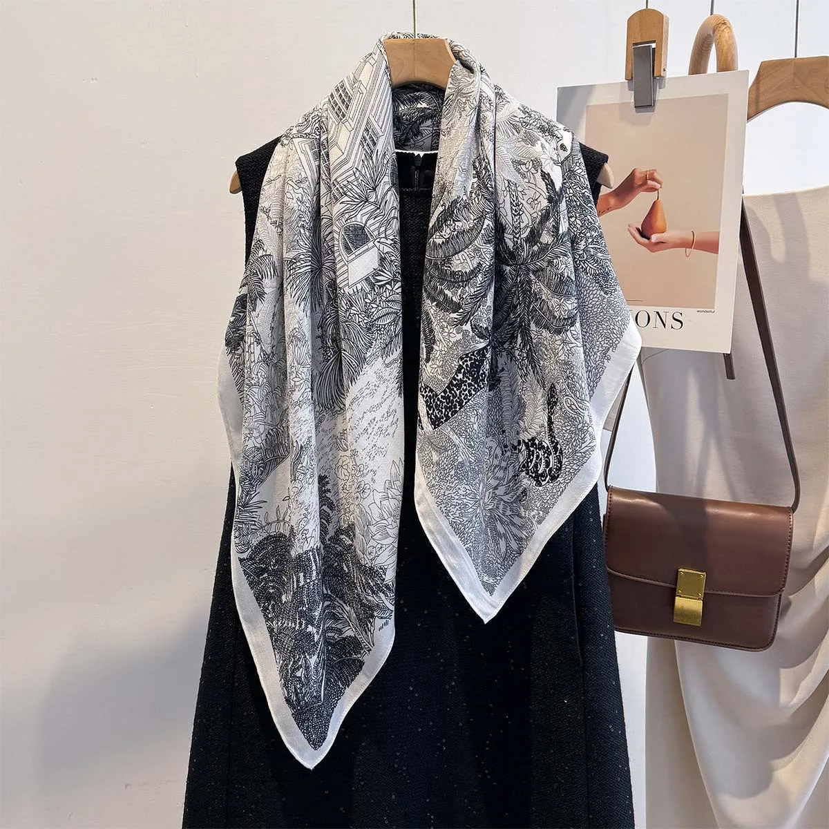 90*90cm Blumenbedruckter Quadratischer Schal Damen Schals Bandanas Luxuriöser Strandtuch Wickel Eleganter Reise-Hijab – Detail 2