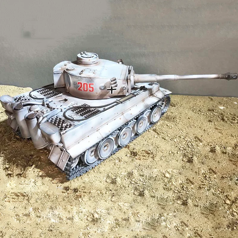 1/16  Remote Control Tiger Heavy Tank Customized Metal Painting Modified Old Sand Table Military Tank Battle Damaged Vehicle 2