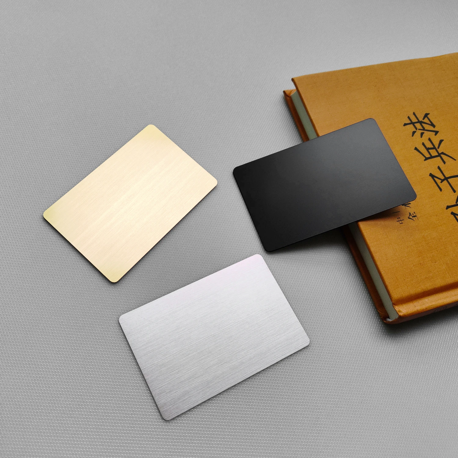 216 칩 포함 NFC 카드, 13.56MHz 주파수, 888 바이트 스토리지, PVC 및 레이저 인쇄 가능 금속 마감, 5 팩