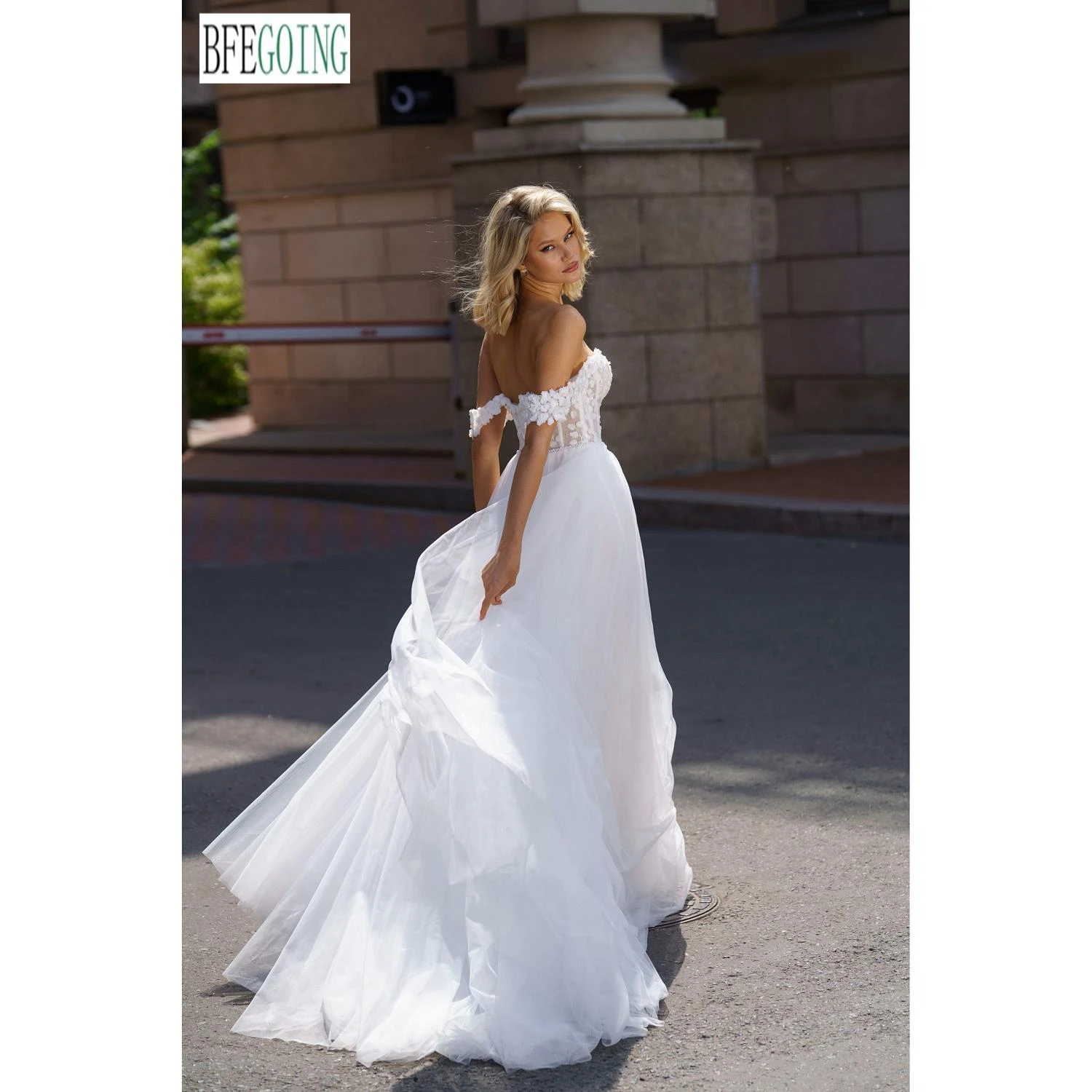 

White Lace Tulle A-Line Wedding Dresses Chapel Train Custom Made Floor-Length Off The Shoulder Sleeveless Bridal Gowns